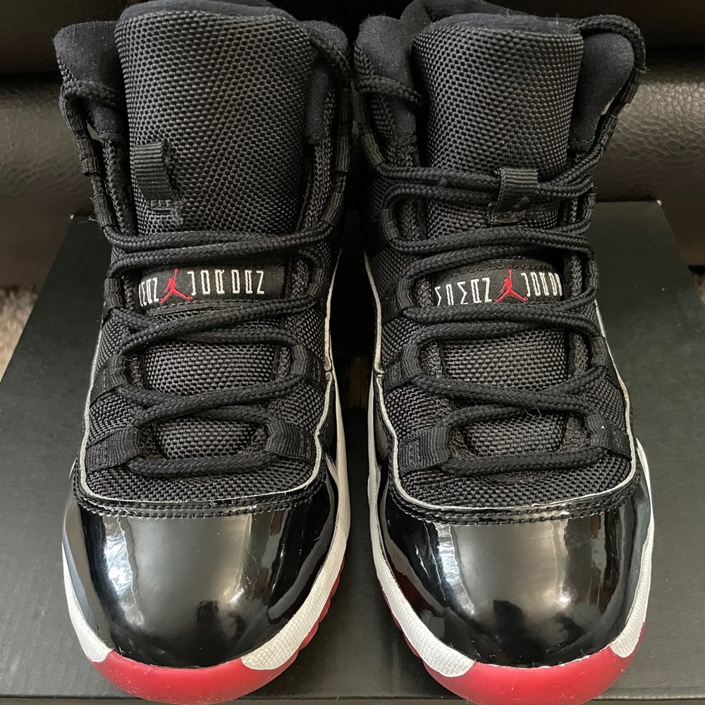 Jordan Retro 11 (Size 2Y)
